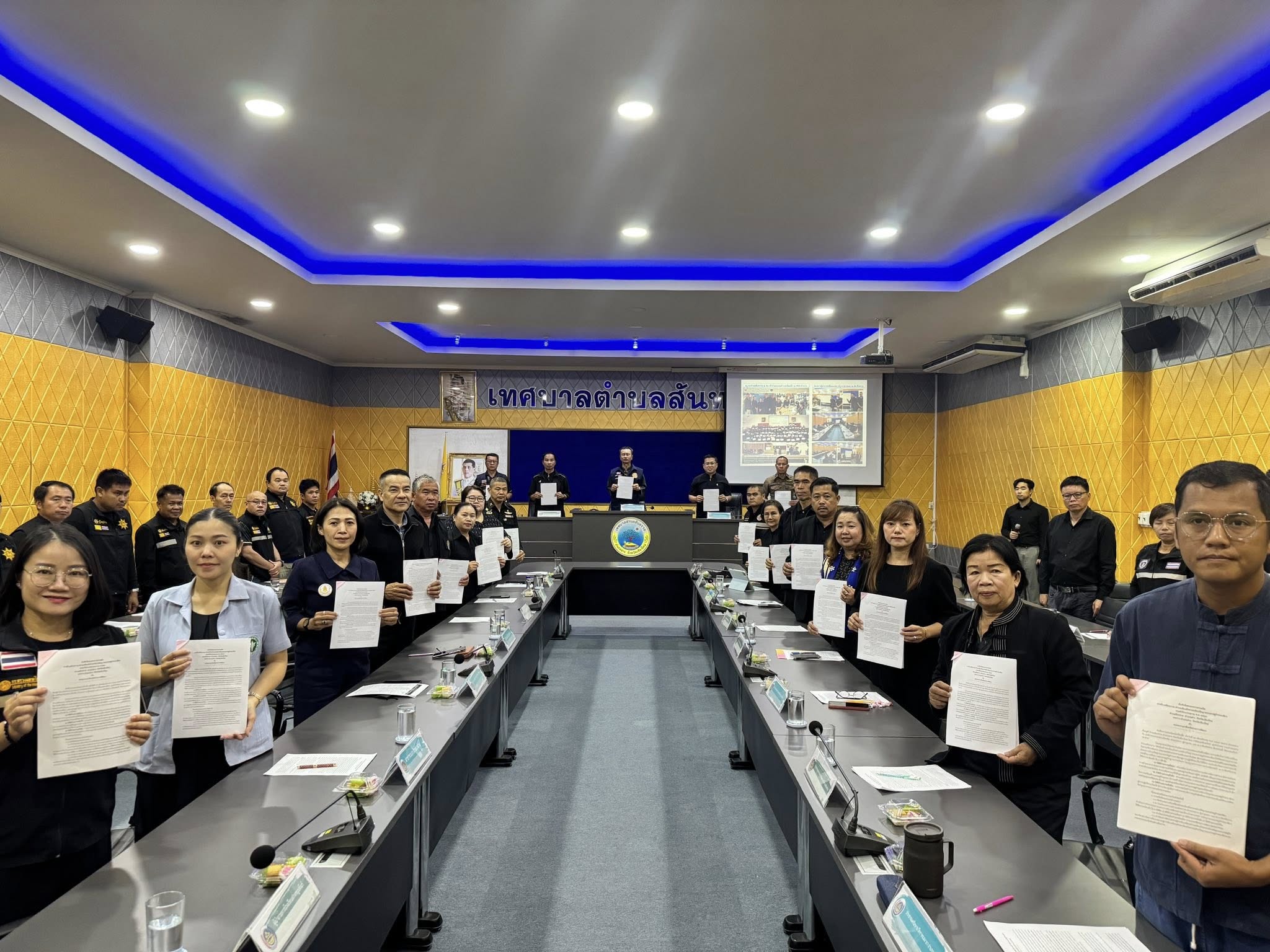 พช.อำเภอฝาง  บูรณาการภาคีเครือข่าย ลงนาม MOU ขับเคลื่อนตำบลเข้มแข็งตามหลักปรัชญาของเศรษฐกิจพอเพียง ประจำปี พ.ศ. 2569