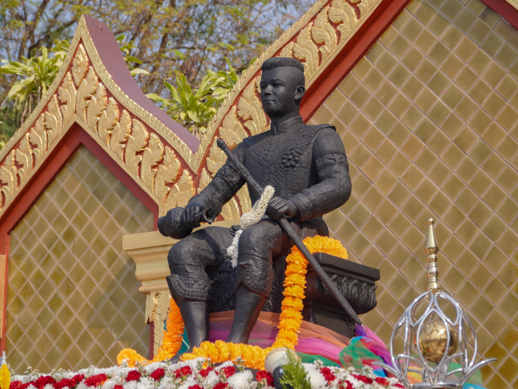 ตชด.334 จัดพิธีวางพวงมาลาและบำเพ็ญกุศลทักษิณานุปทาน เนื่องในวันคล้ายวันสวรรคตสมเด็จพระนเรศวรมหาราช ประจำปี 2569