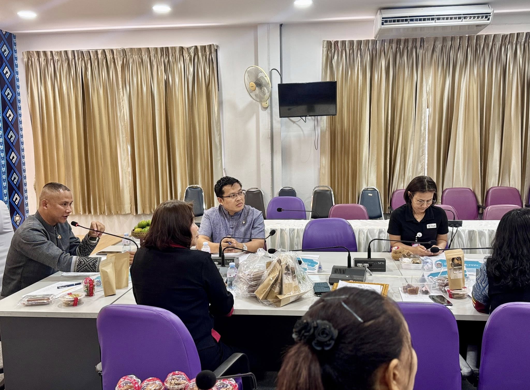คณะอนุกรรมการฯ กองทุนพัฒนาบทบาทสตรีอำเภอฝาง กลั่นกรองงบกู้ 2 โครงการ หนุนกลุ่มอาชีพสร้างรายยั่งยืน